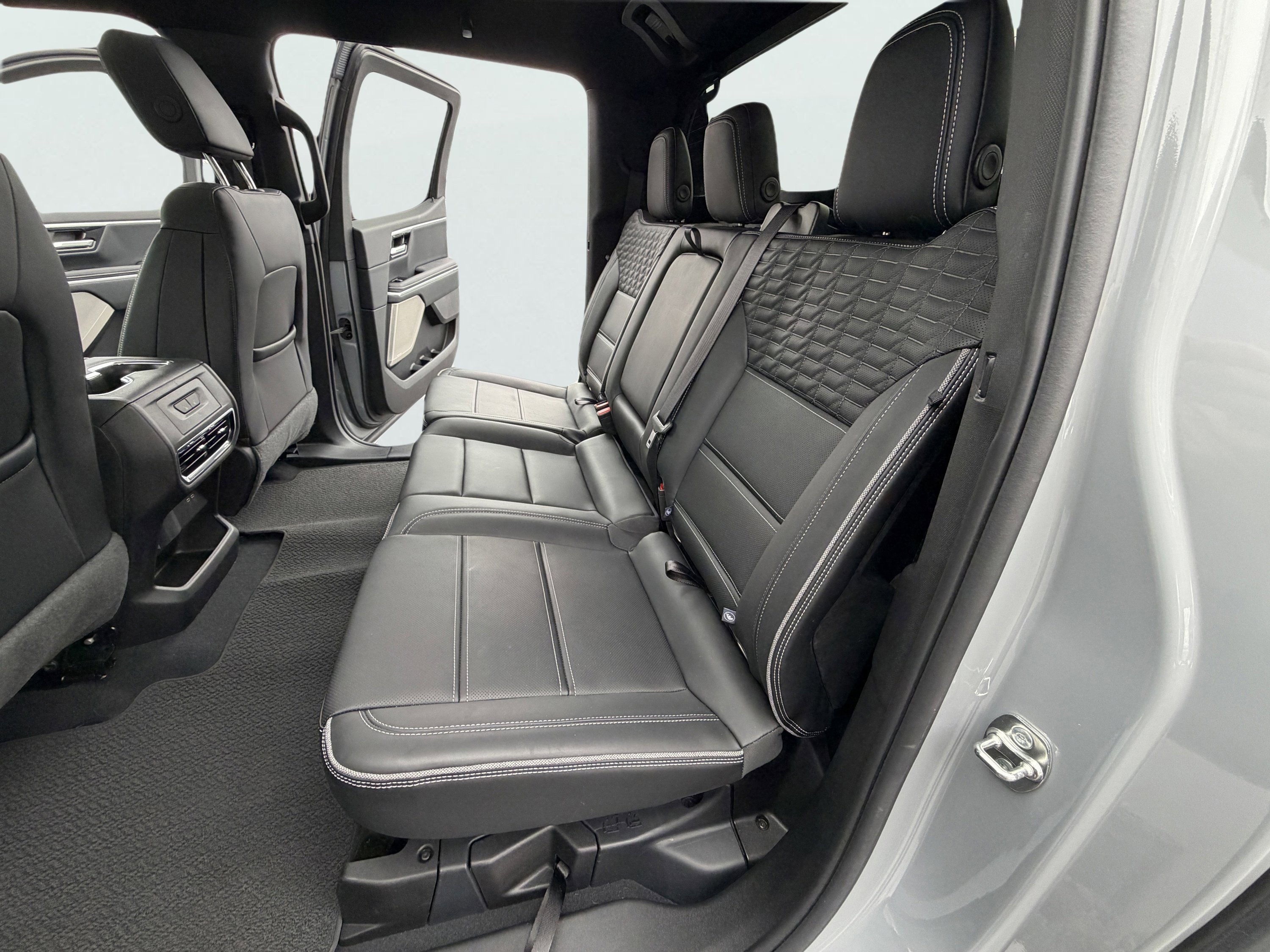 Used 2024 GMC Sierra EV Denali image 8