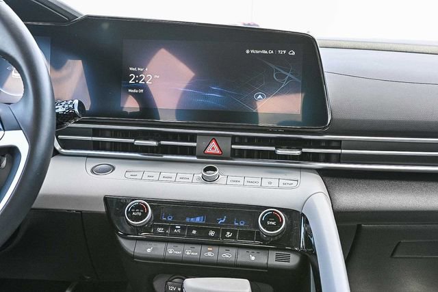 Used 2025 Hyundai Elantra Limited image 13