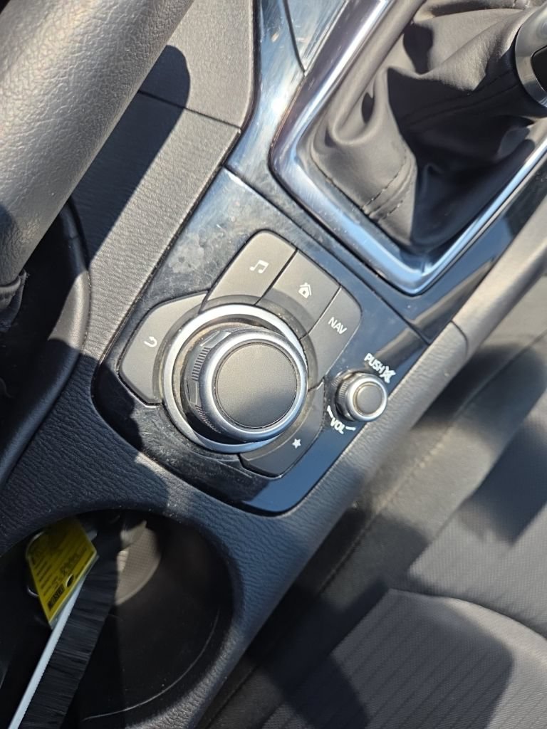 Used 2015 MAZDA MAZDA3 i Sport FWD image 32