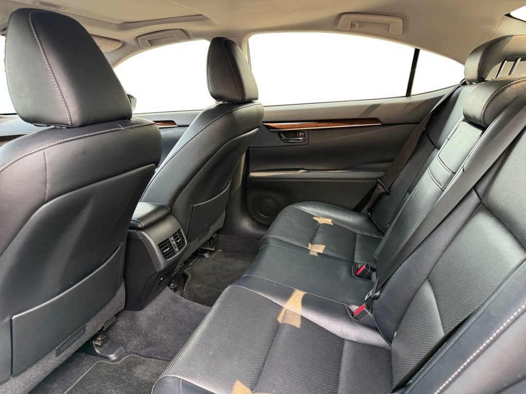 Used 2015 Lexus ES 350 w/ Luxury Package FWD image 11