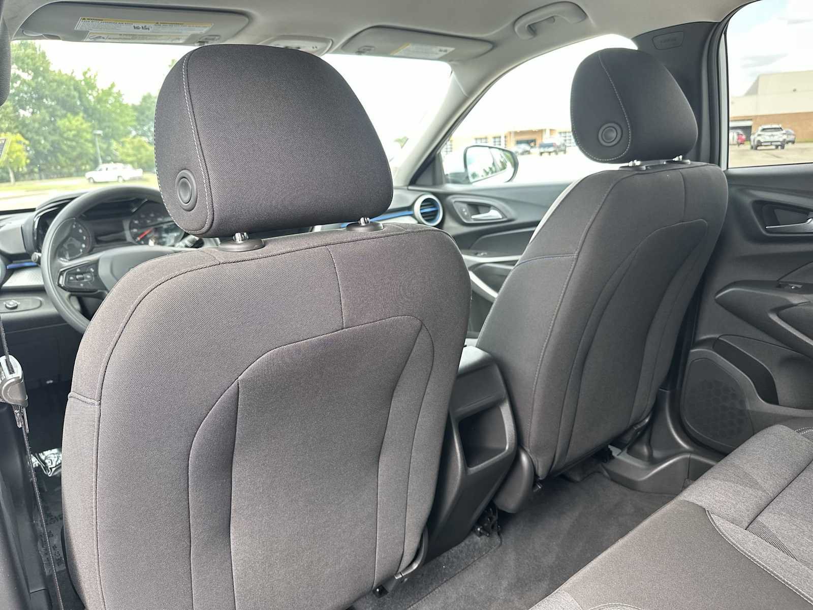 Used 2024 Chevrolet Trax LS w/ LS Convenience Package FWD image 19