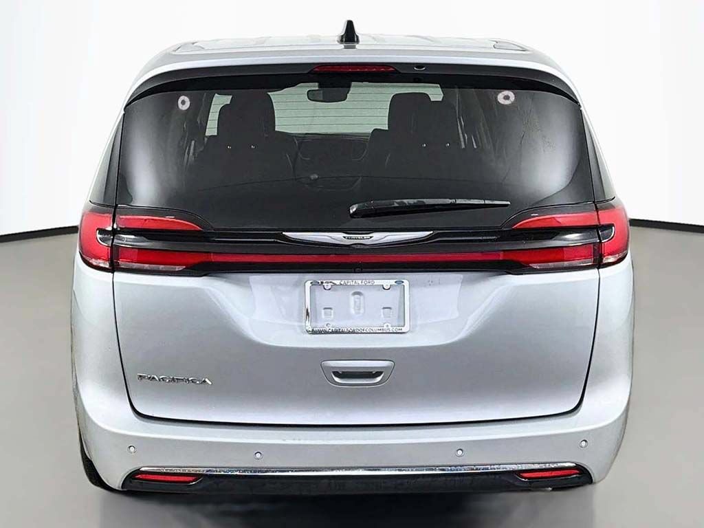 Used 2024 Chrysler Pacifica Touring-L FWD image 14