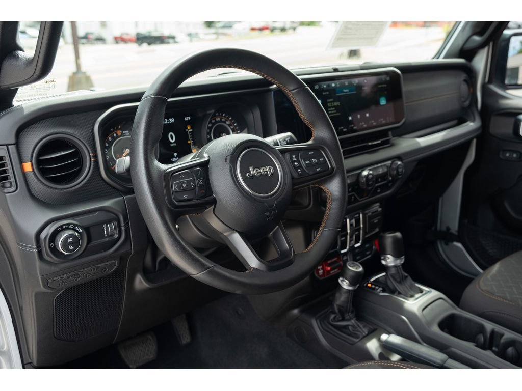 Used 2024 Jeep Gladiator Mojave w/ Convenience Group AWD/4WD image 11