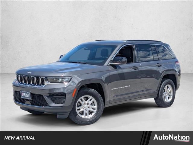 Used 2025 Jeep Grand Cherokee Laredo AWD/4WD image 1