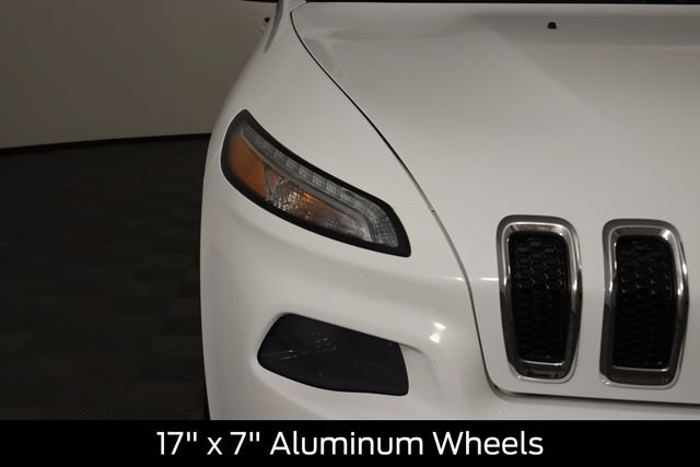 Used 2014 Jeep Cherokee Latitude w/ Cold Weather Group AWD/4WD image 17
