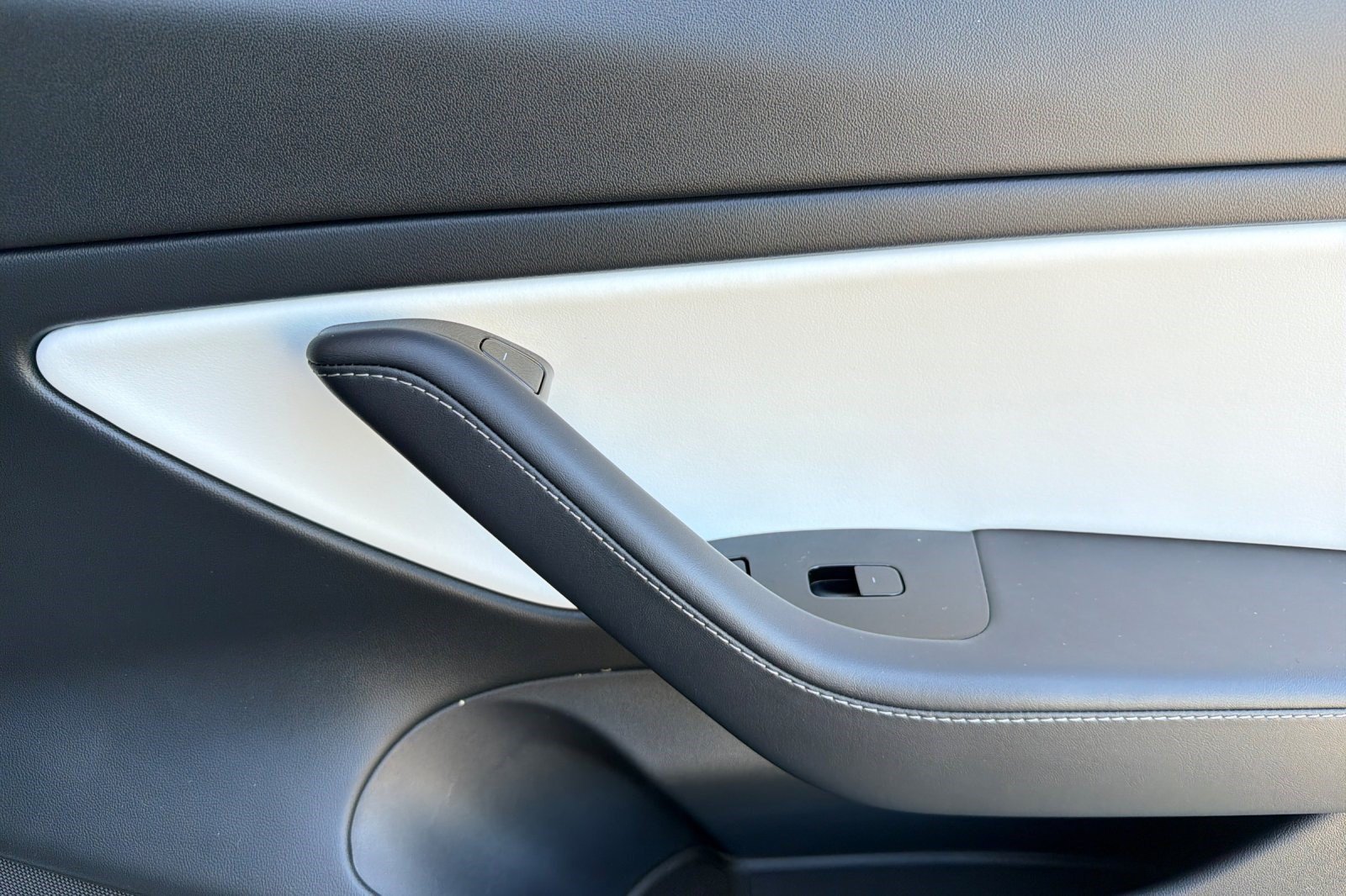Used 2020 Tesla Model 3 Standard Range RWD image 21