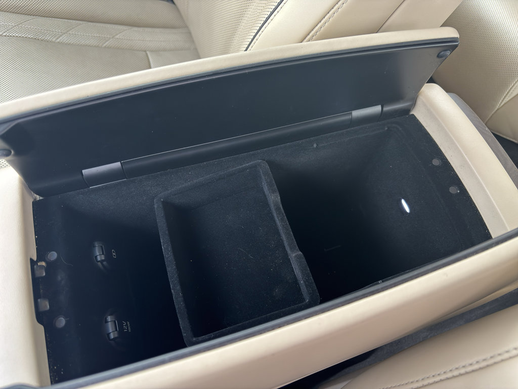 Used 2019 Kia K900 Luxury image 24