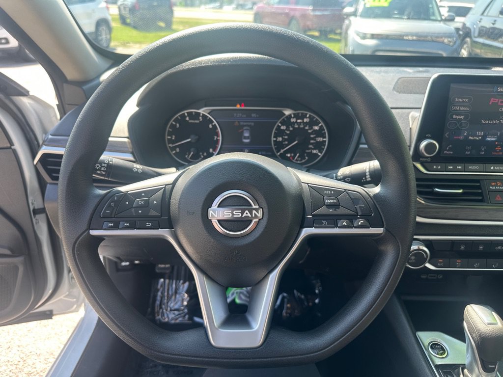 Used 2025 Nissan Altima 2.5 SV FWD image 17