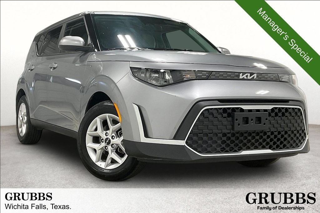 Used 2025 Kia Soul LX w/ LX Technology Package FWD image 1