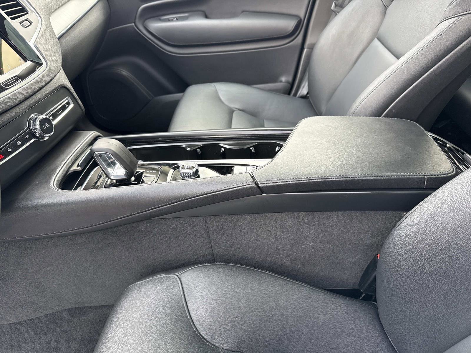 Used 2024 Volvo XC90 B5 Core w/ Protection Package Premier image 15