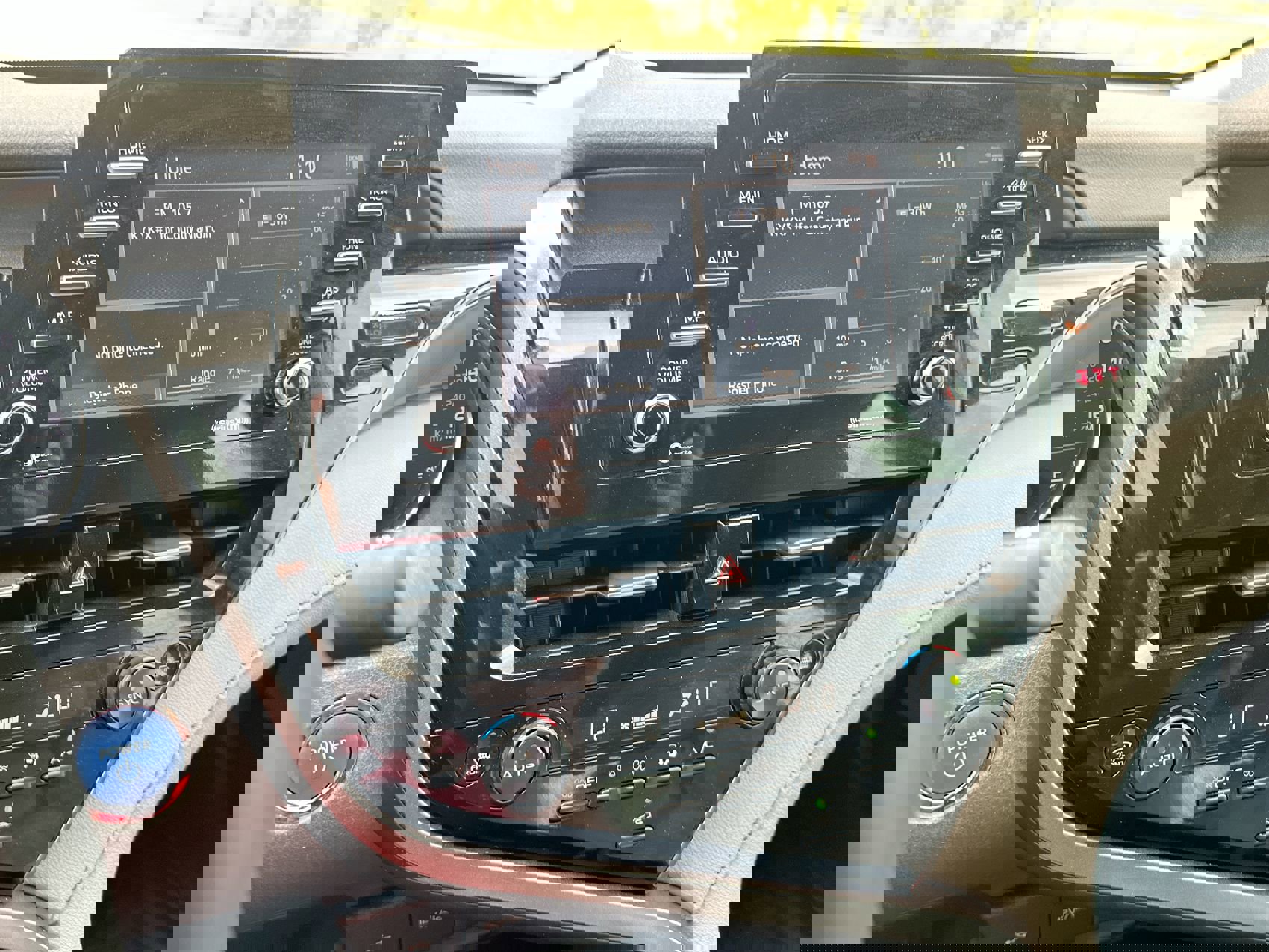 Used 2023 Toyota Camry SE image 12