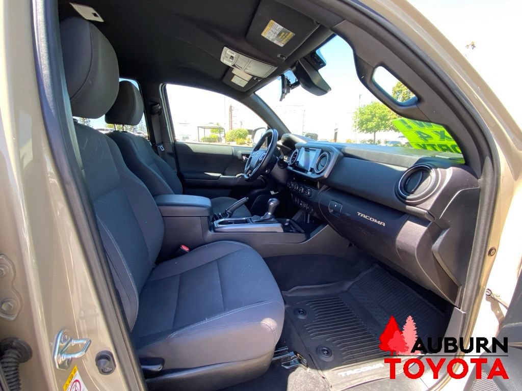 Used 2018 Toyota Tacoma TRD Sport AWD/4WD image 17
