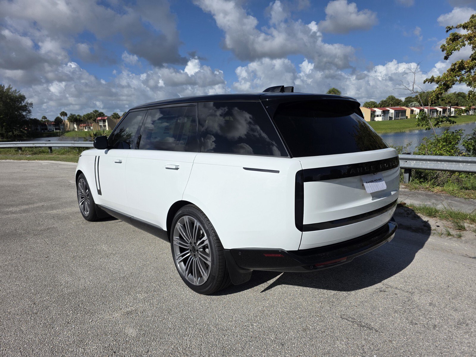 New 2026 Land Rover Range Rover Long Wheelbase SE AWD/4WD image 2
