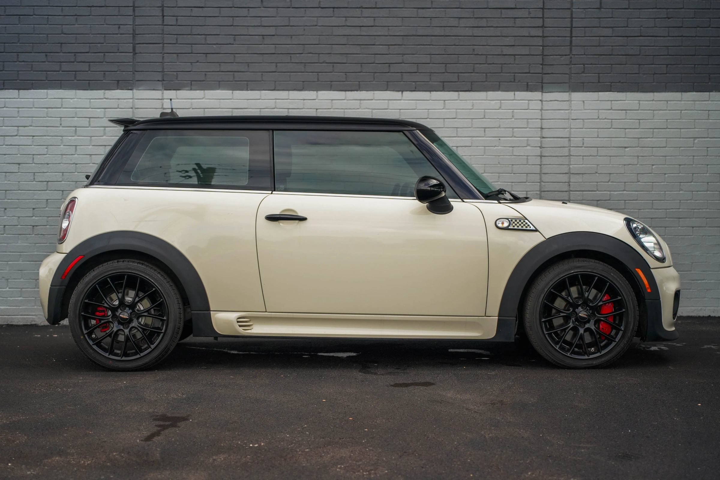 Used 2011 MINI Cooper John Cooper Works FWD image 4