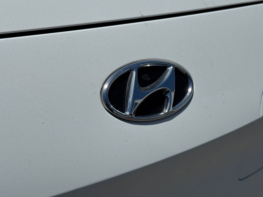 Used 2023 Hyundai Kona SE FWD image 9