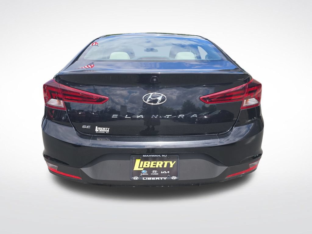 Used 2020 Hyundai Elantra SE w/ Winter Weather Package FWD image 4