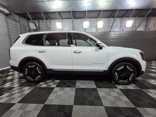 Used 2023 Kia Telluride S w/ S Sunroof Package image 9