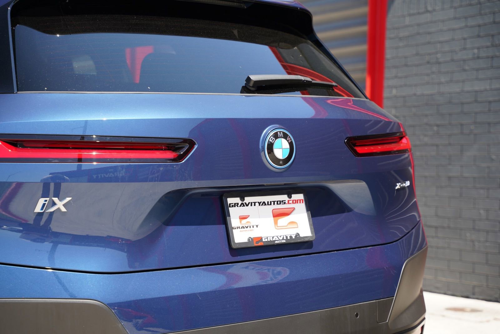 Used 2024 BMW iX xDrive50 w/ Premium Package image 8