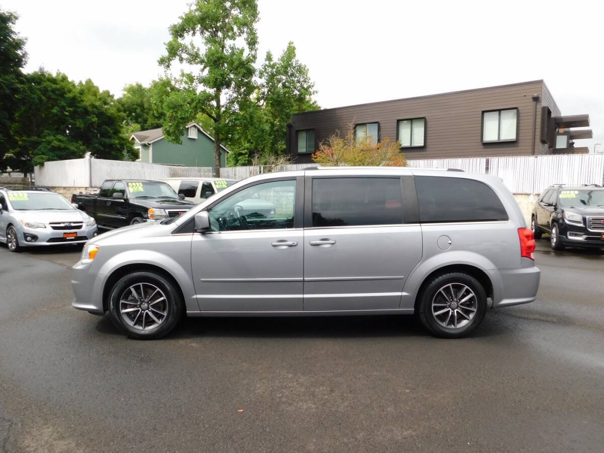 Used 2017 Dodge Grand Caravan SXT FWD image 23