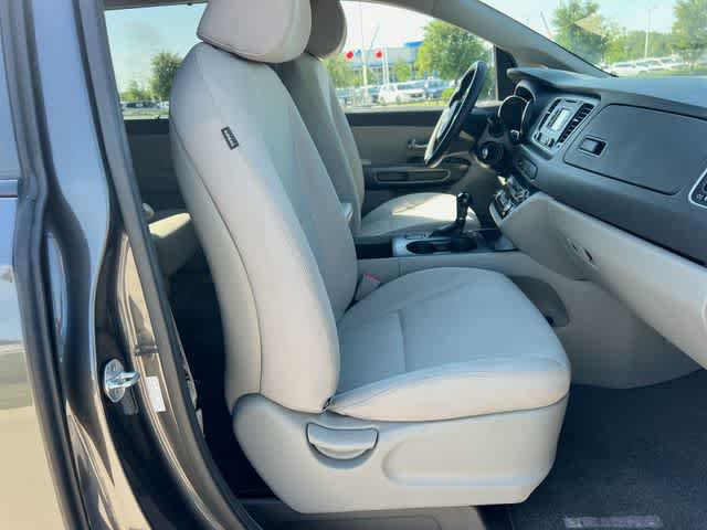 Used 2016 Kia Sedona LX w/ LX Convenience Package FWD image 12