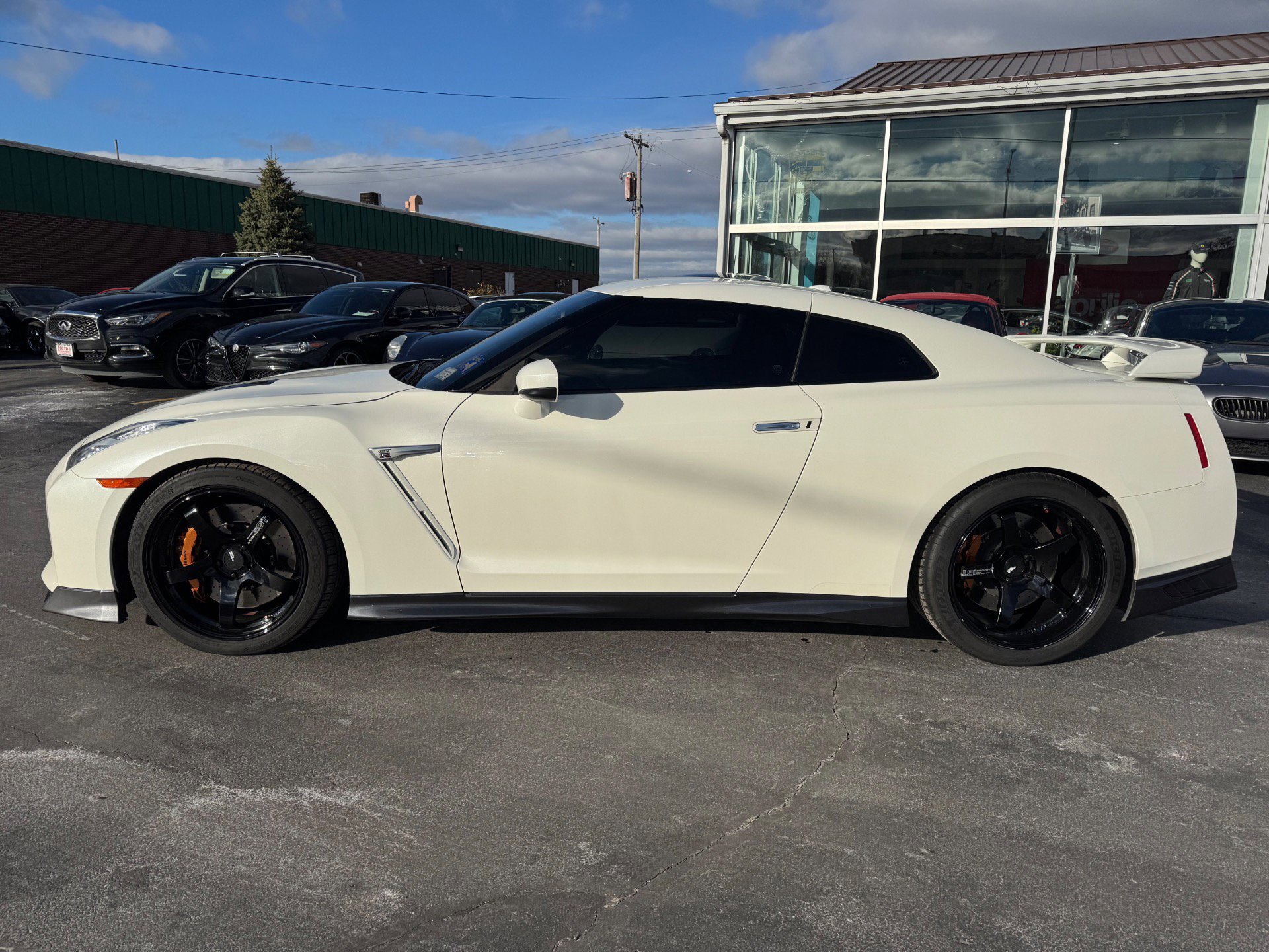 Used 2019 Nissan GT-R Premium image 6