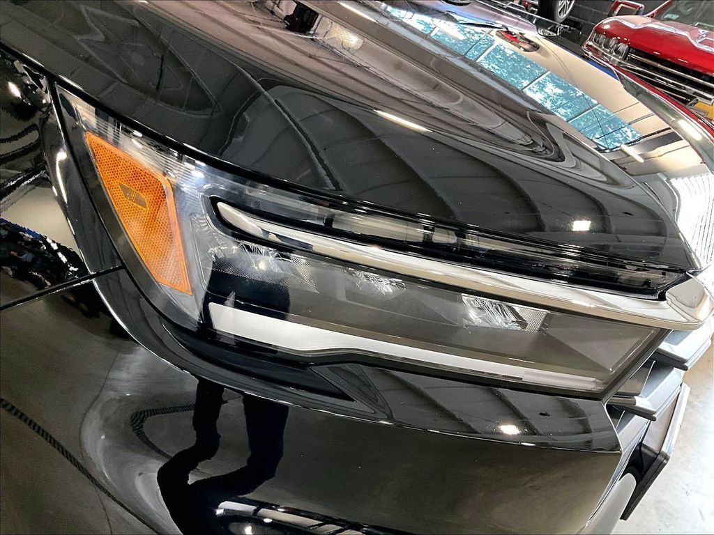 Used 2025 Honda Pilot EX-L image 34
