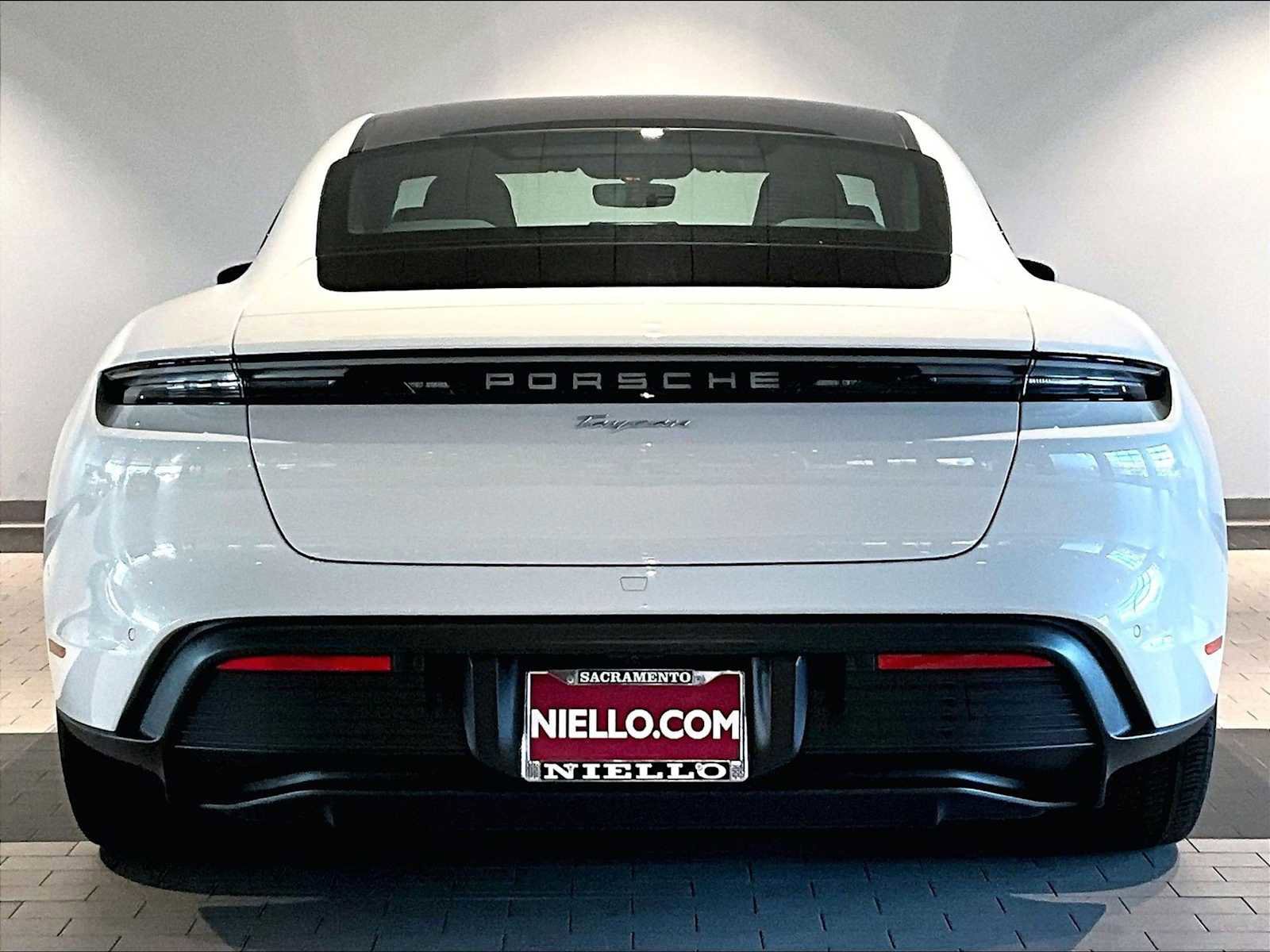 Used 2025 Porsche Taycan image 9