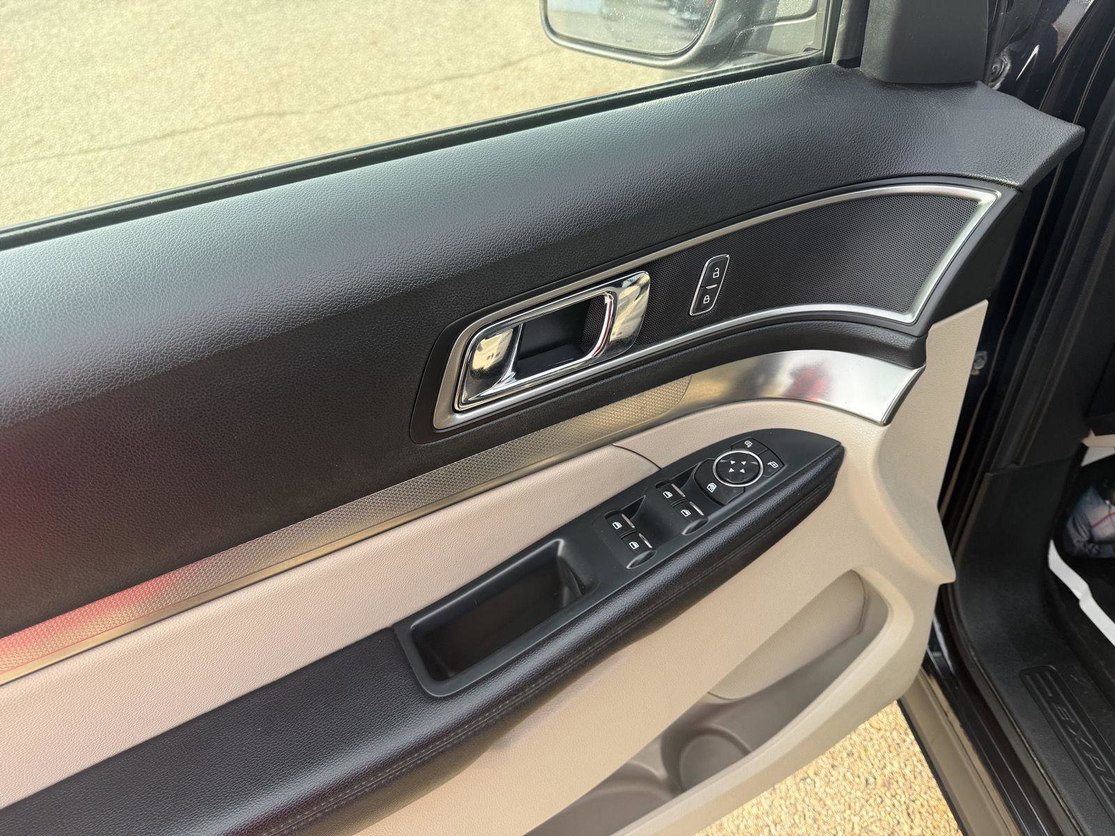 Used 2019 Ford Explorer XLT w/ Equipment Group 202A image 13