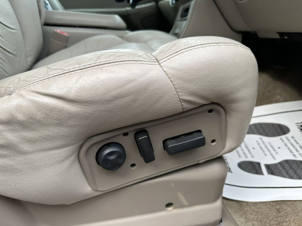 Used 2002 Chevrolet Suburban LT image 18