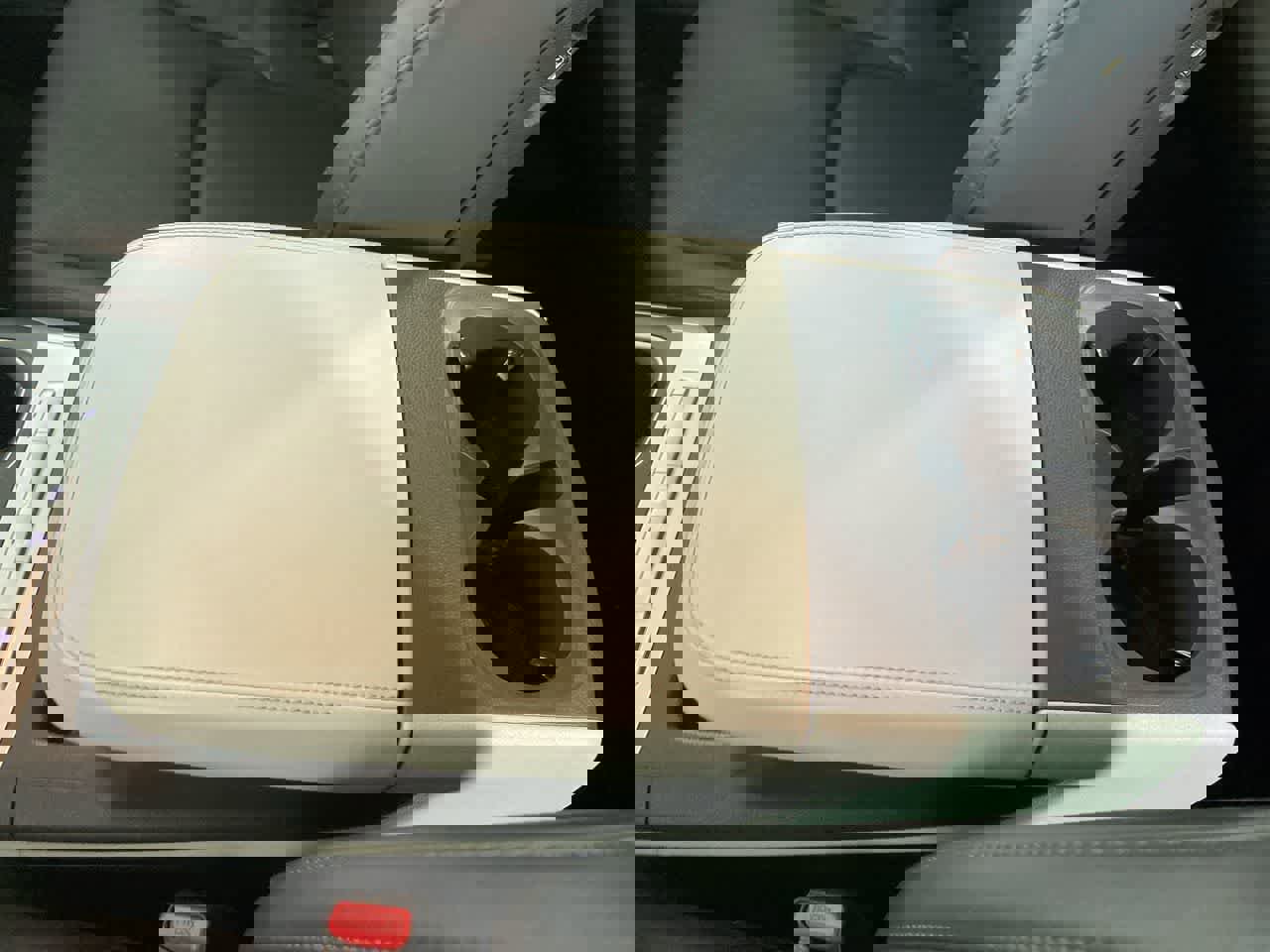 Used 2024 Kia Carnival LX image 28