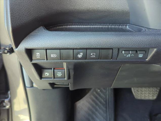 Used 2025 Toyota Sienna Platinum FWD image 10