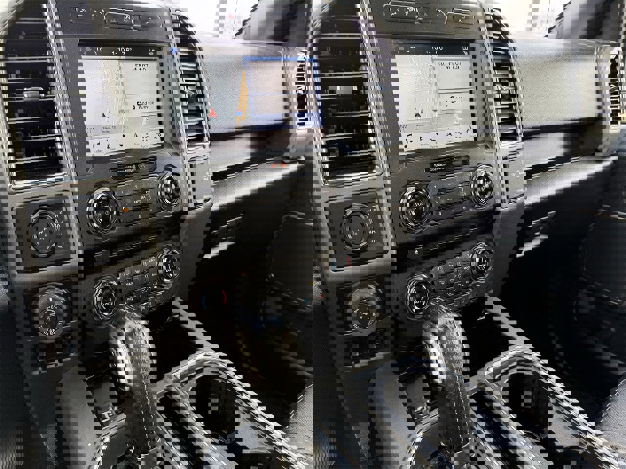 Used 2017 Ford F150 Raptor w/ Equipment Group 802A Luxury image 16