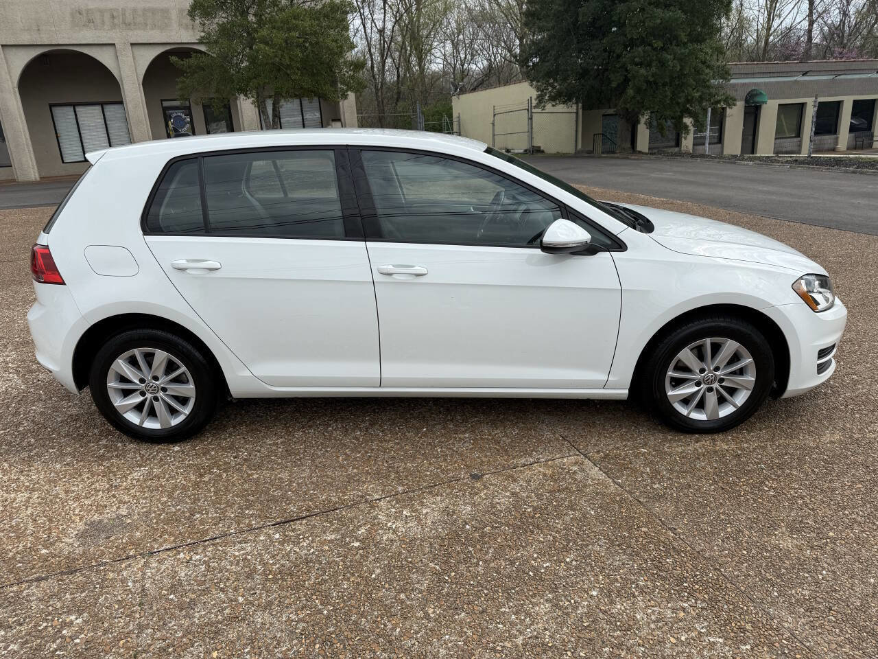 Used 2017 Volkswagen Golf S image 4