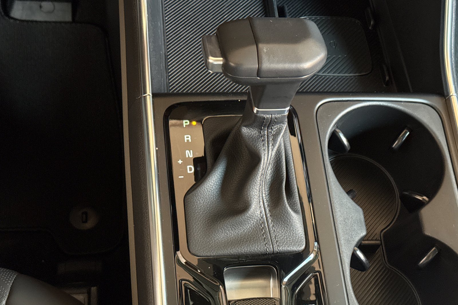 Used 2026 Kia Carnival EX FWD image 23