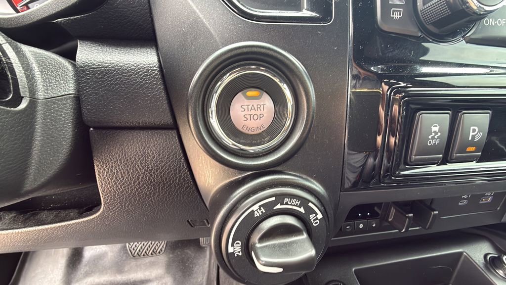 Used 2021 Nissan Titan PRO-4X w/ Pro-4x Convenience Package AWD/4WD image 21