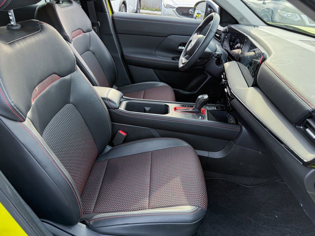 Certified 2025 Nissan Kicks SR image 9