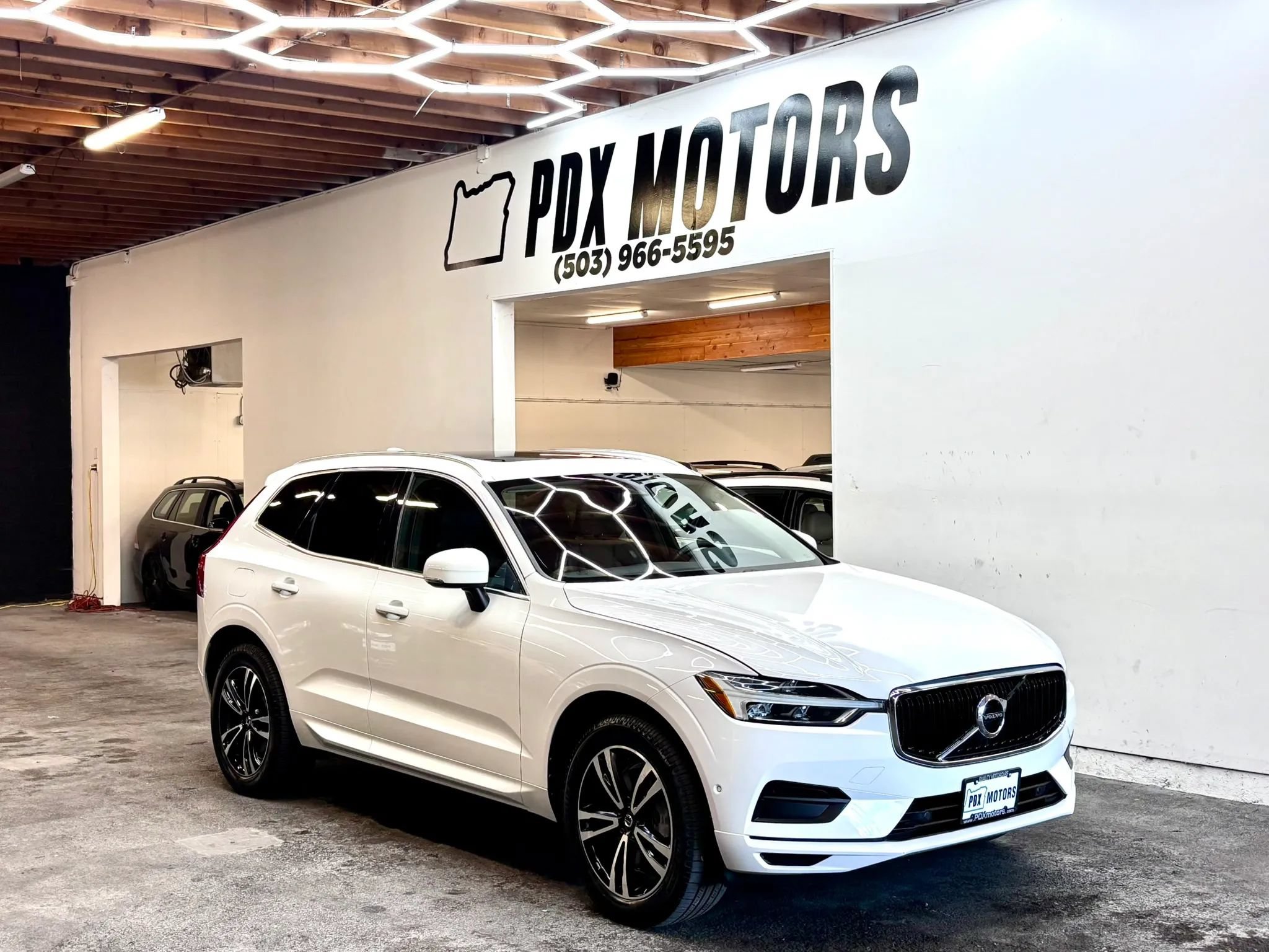 Used 2018 Volvo XC60 T6 Momentum w/ Vision Package AWD/4WD image 1