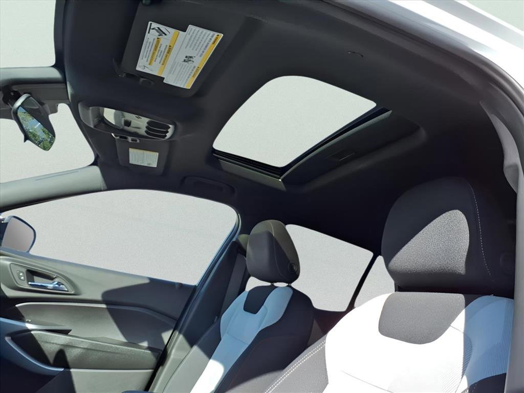 New 2025 Chevrolet Trax RS w/ Sunroof Package image 18