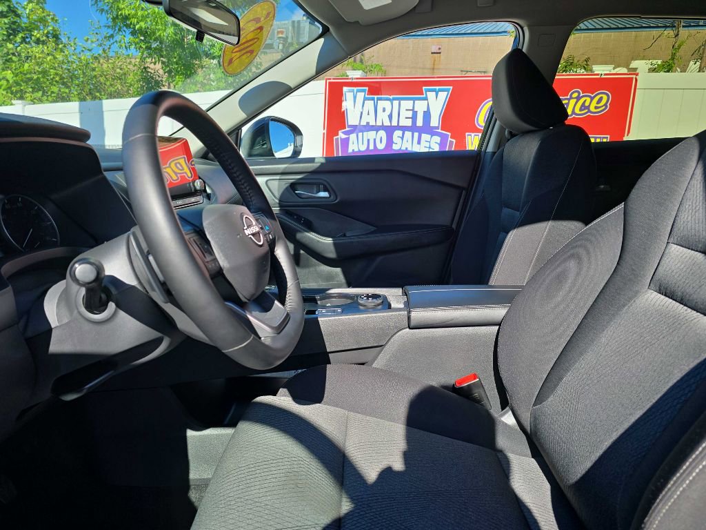 Used 2025 Nissan Rogue SV AWD/4WD image 15