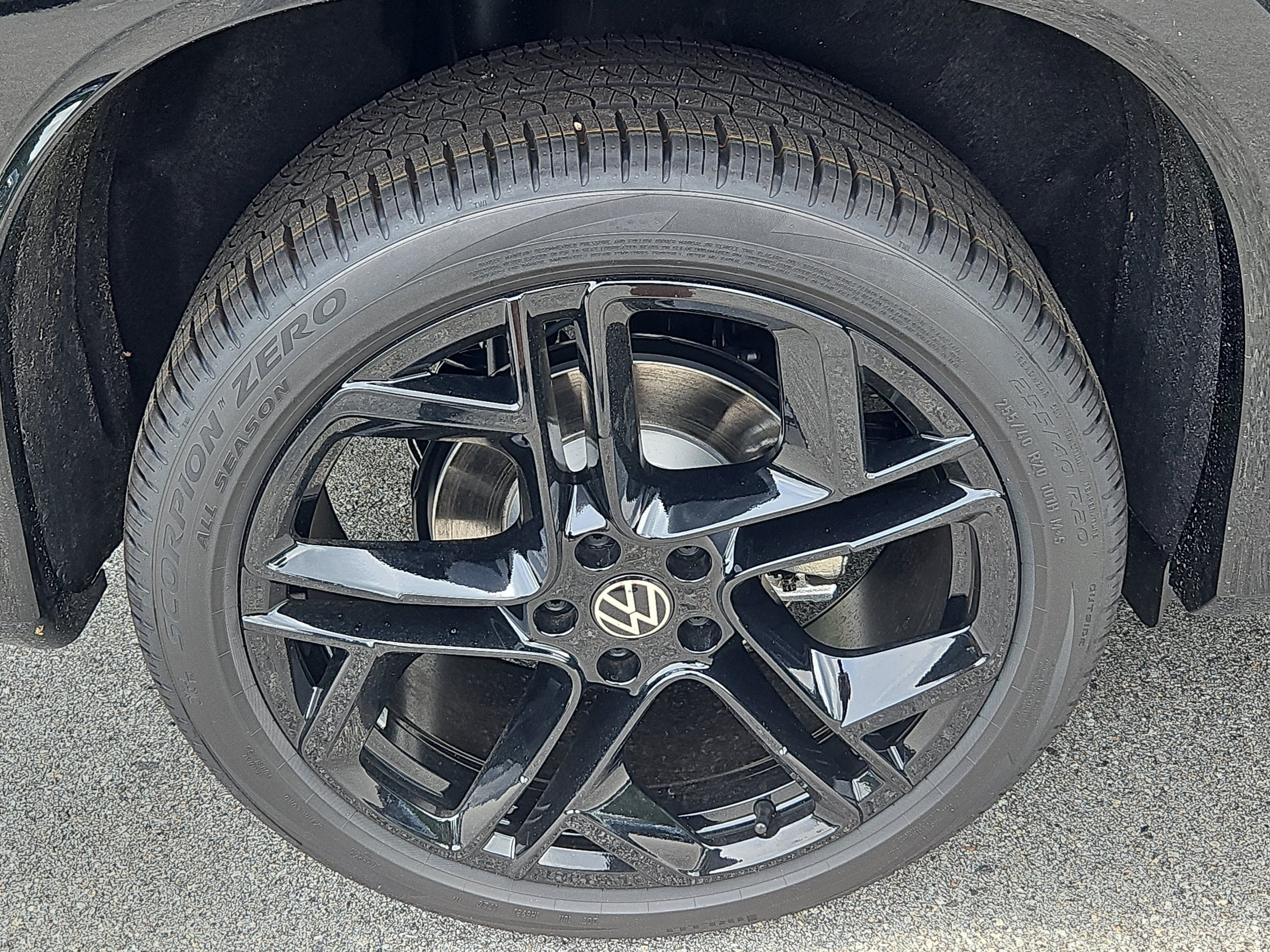 New 2026 Volkswagen Tiguan SE R-Line AWD/4WD image 3