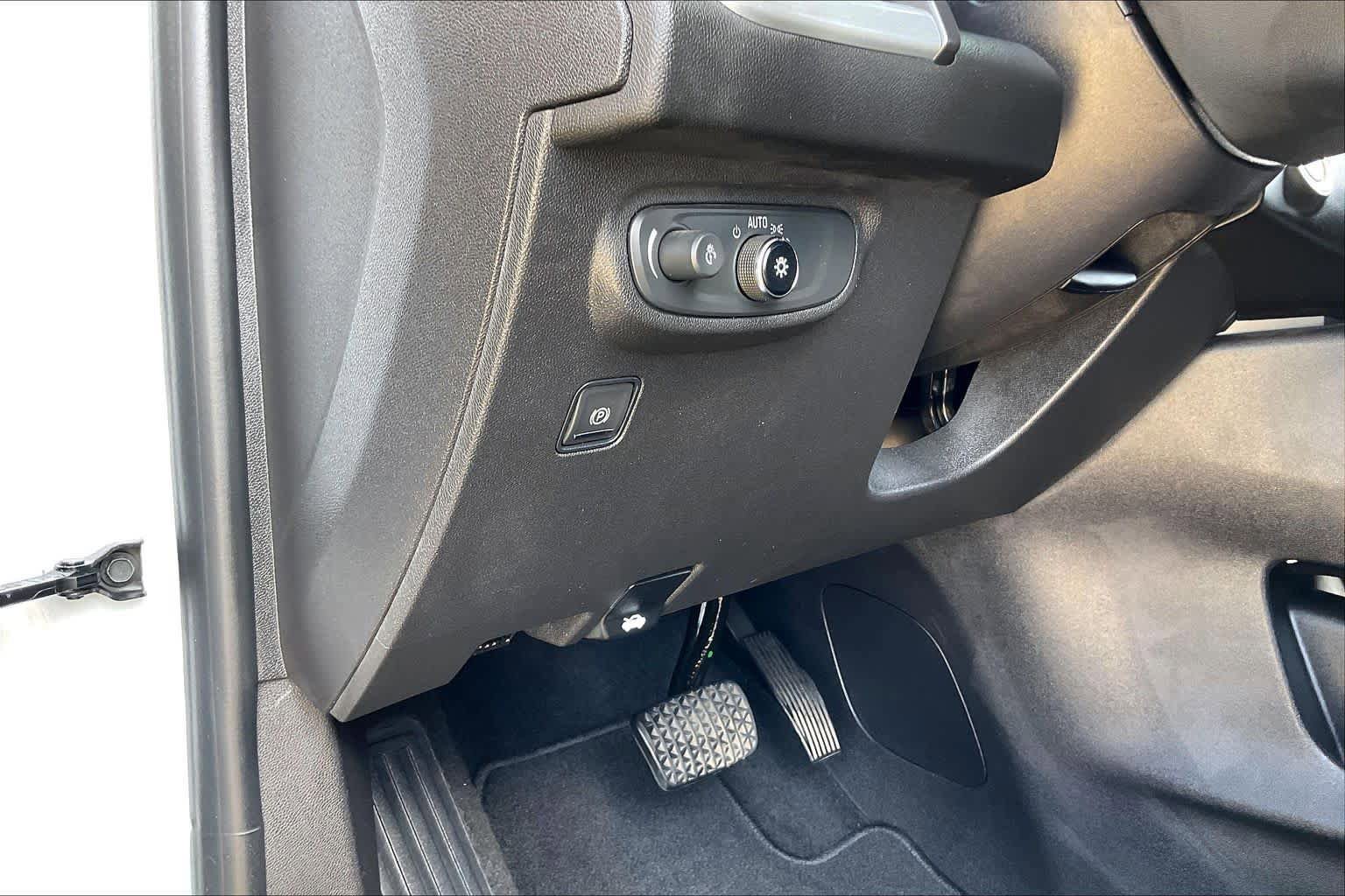 Used 2024 GMC Terrain SLE FWD image 61