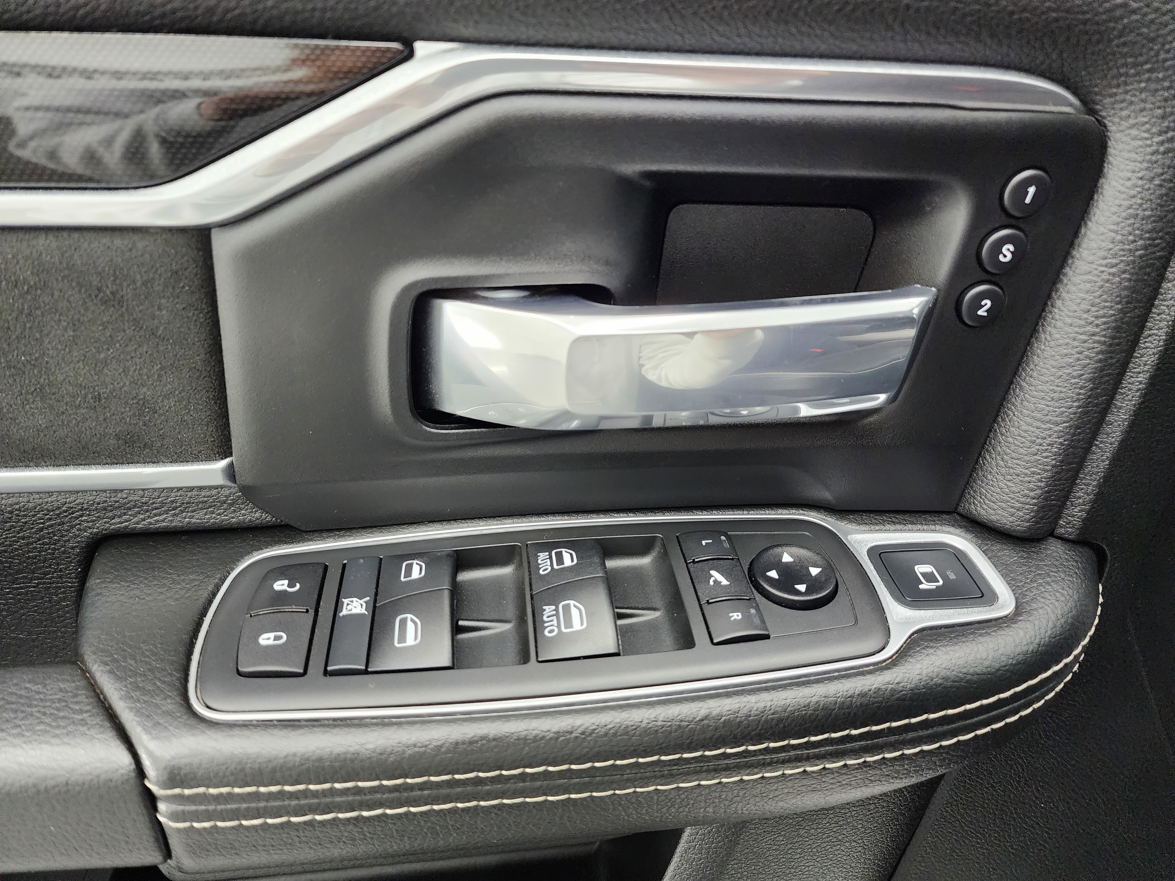 Used 2021 RAM 3500 Laramie w/ Night Edition image 45