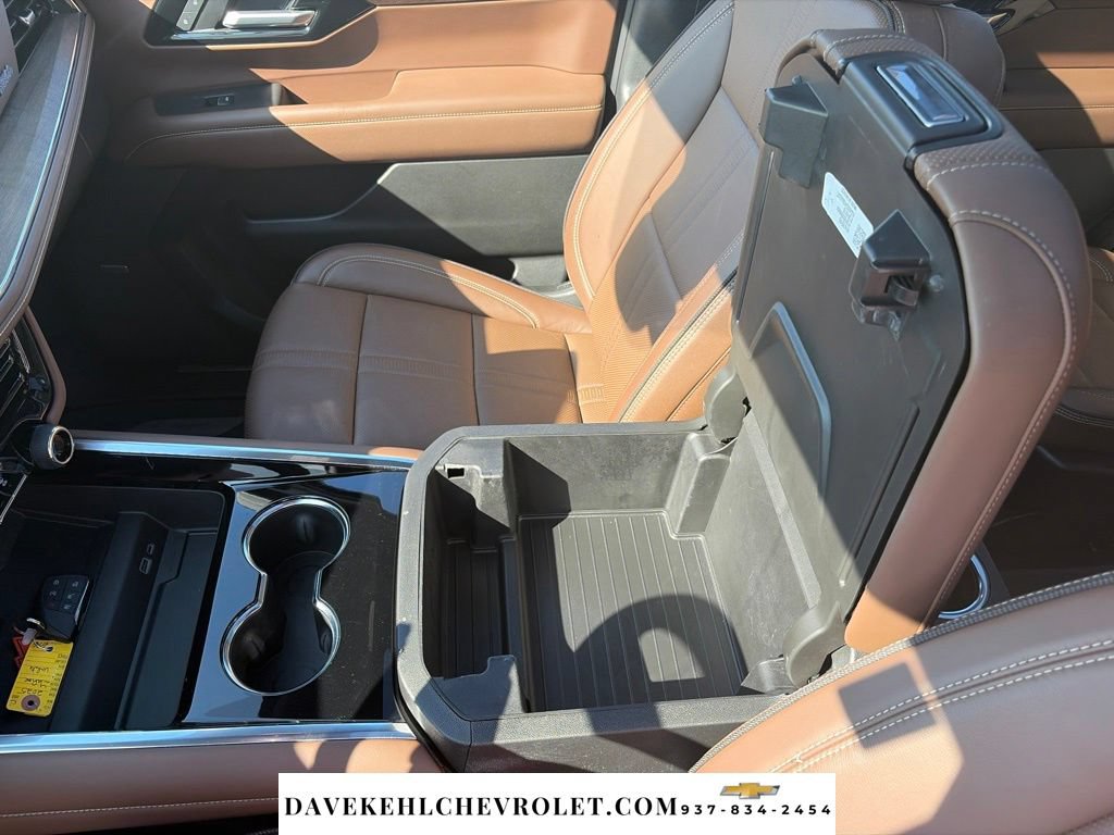 Used 2025 Chevrolet Tahoe High Country AWD/4WD image 18
