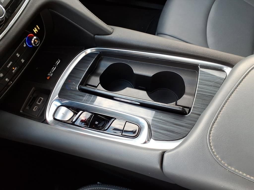 Used 2024 Buick Enclave Essence w/ Experience Buick Package image 26