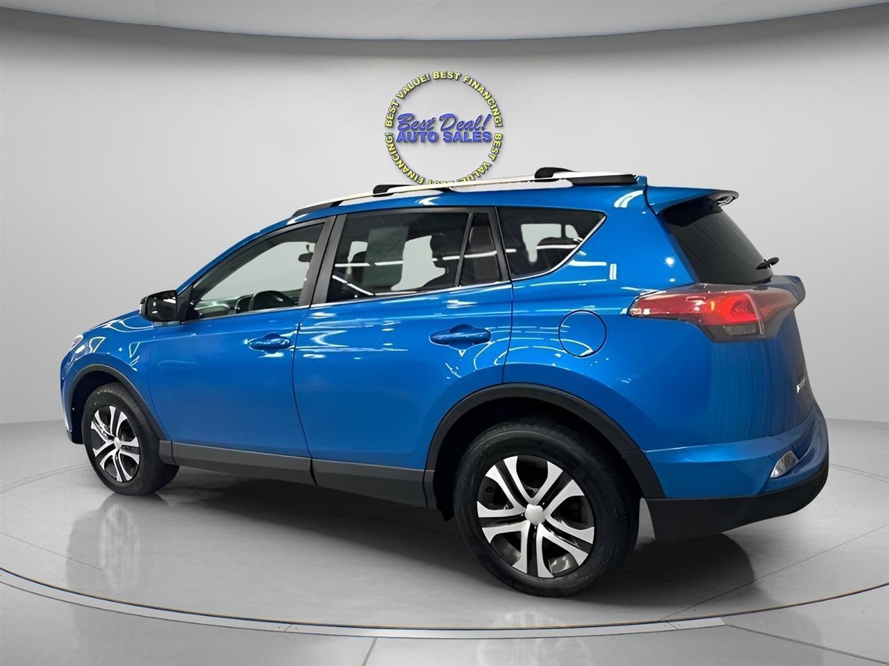 Used 2016 Toyota RAV4 LE AWD/4WD image 3