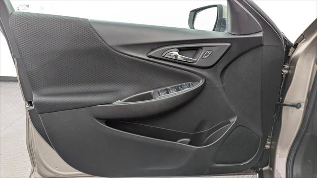 Used 2025 Chevrolet Malibu LT FWD image 13