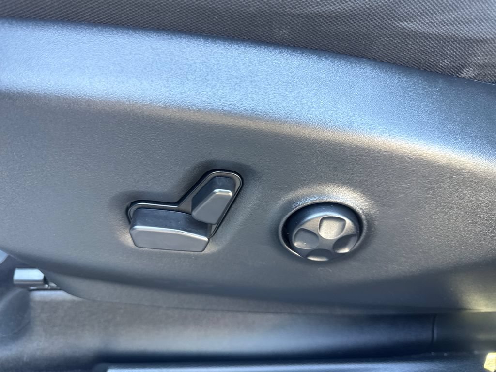 Used 2024 Chrysler Pacifica Touring FWD image 10