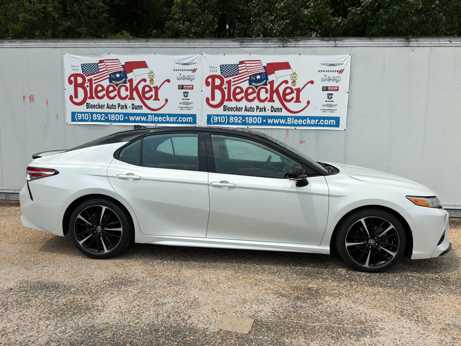 Used 2020 Toyota Camry XSE FWD image 2