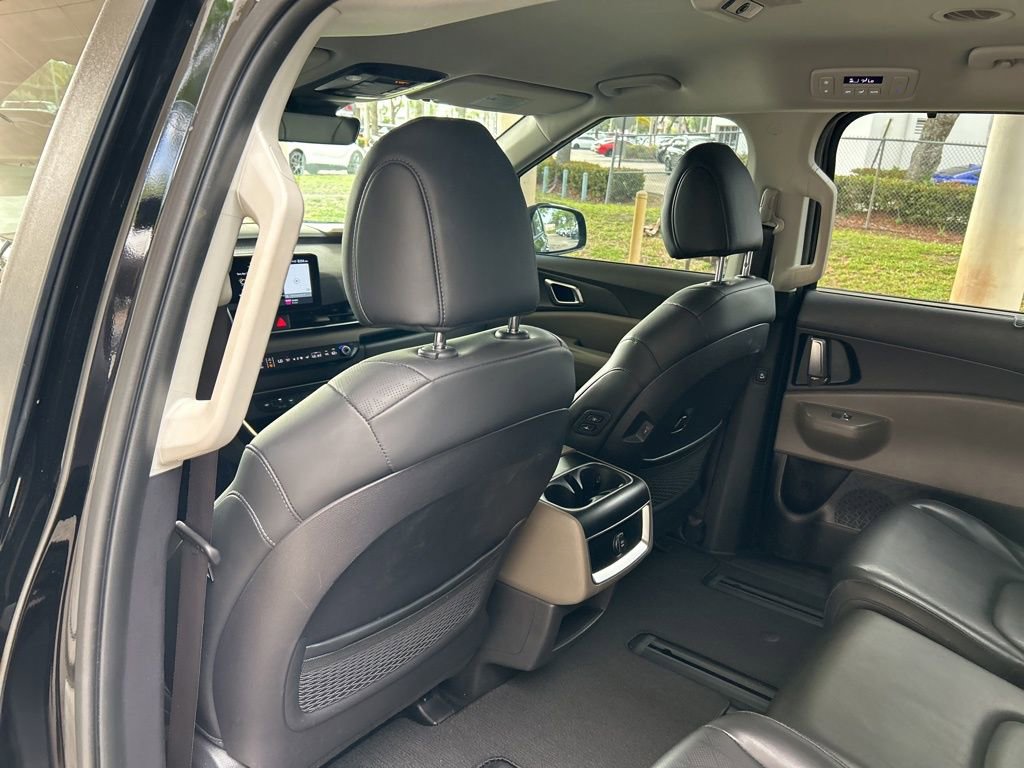 Used 2025 Kia Carnival EX image 52
