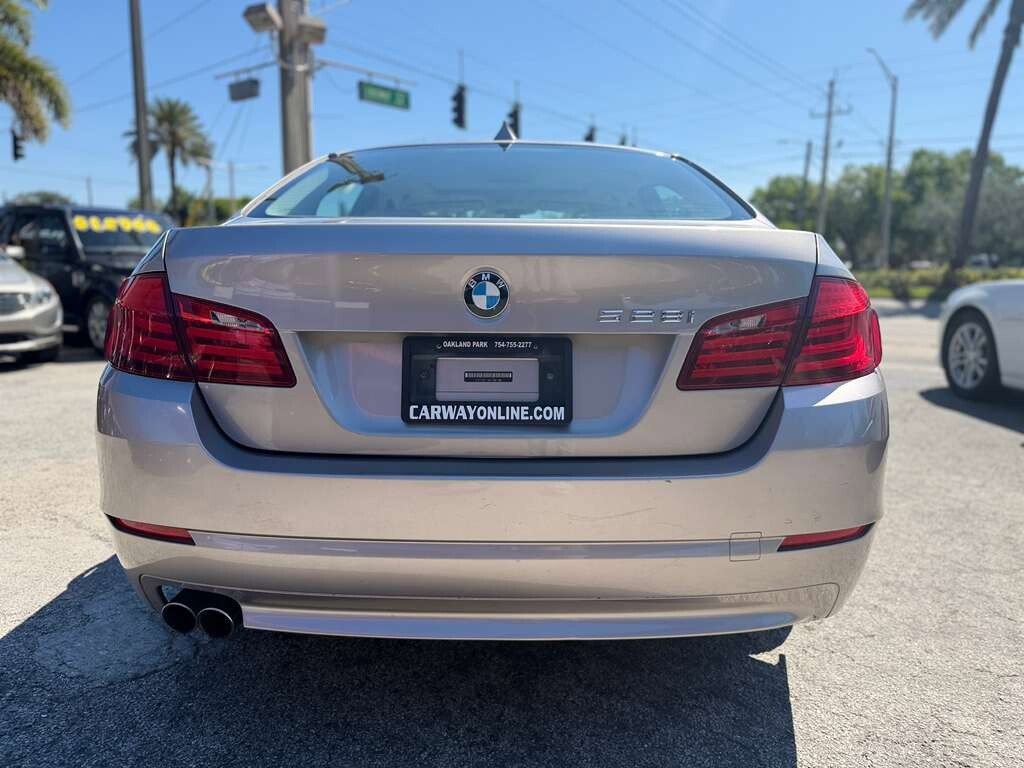 Used 2011 BMW 528i Sedan RWD image 4